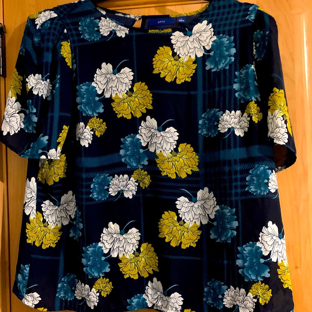 Apt 9 short sleeve blouse.